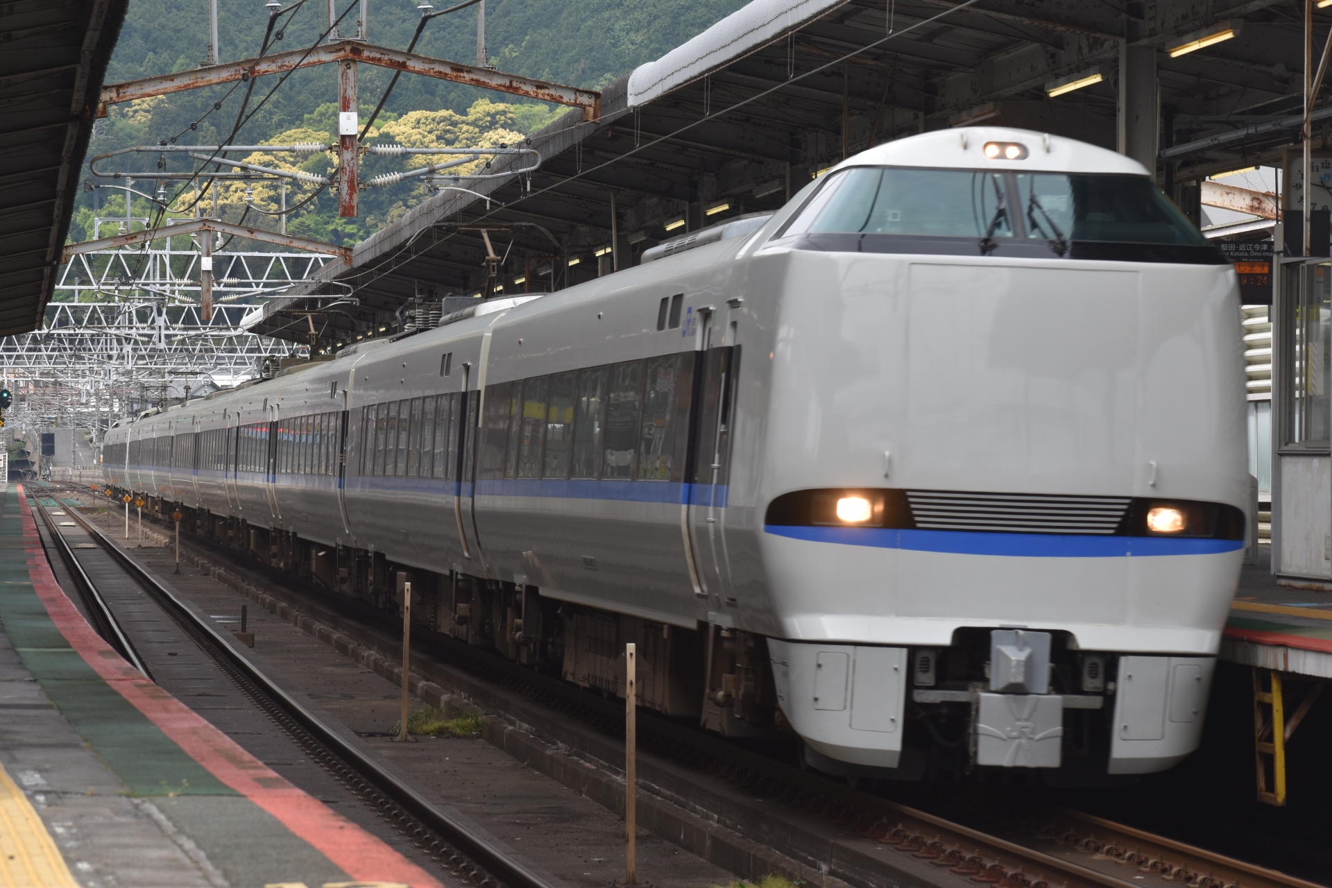 電車・鉄道クイズ（JR西日本　特急　683系）