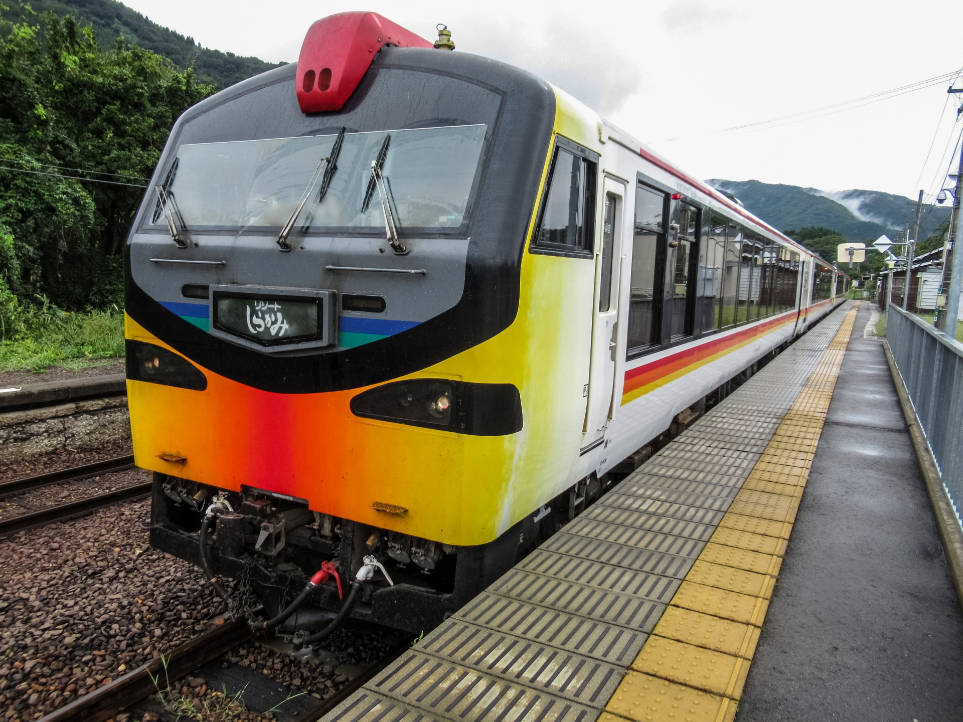 電車・鉄道クイズ（リゾートしらかみ、くまげら編成）