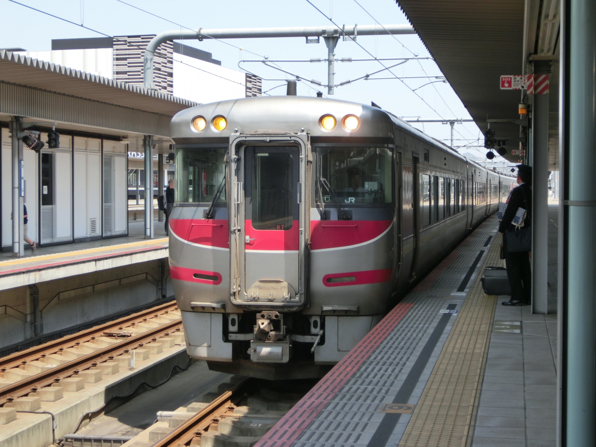 電車・鉄道クイズ（JR西日本　特急　キハ189系）